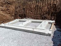 detailní reference, 2 sestavy betonových retenčně-vsakovacích nádrží bez dna, Karlštejn, db betonové jímky